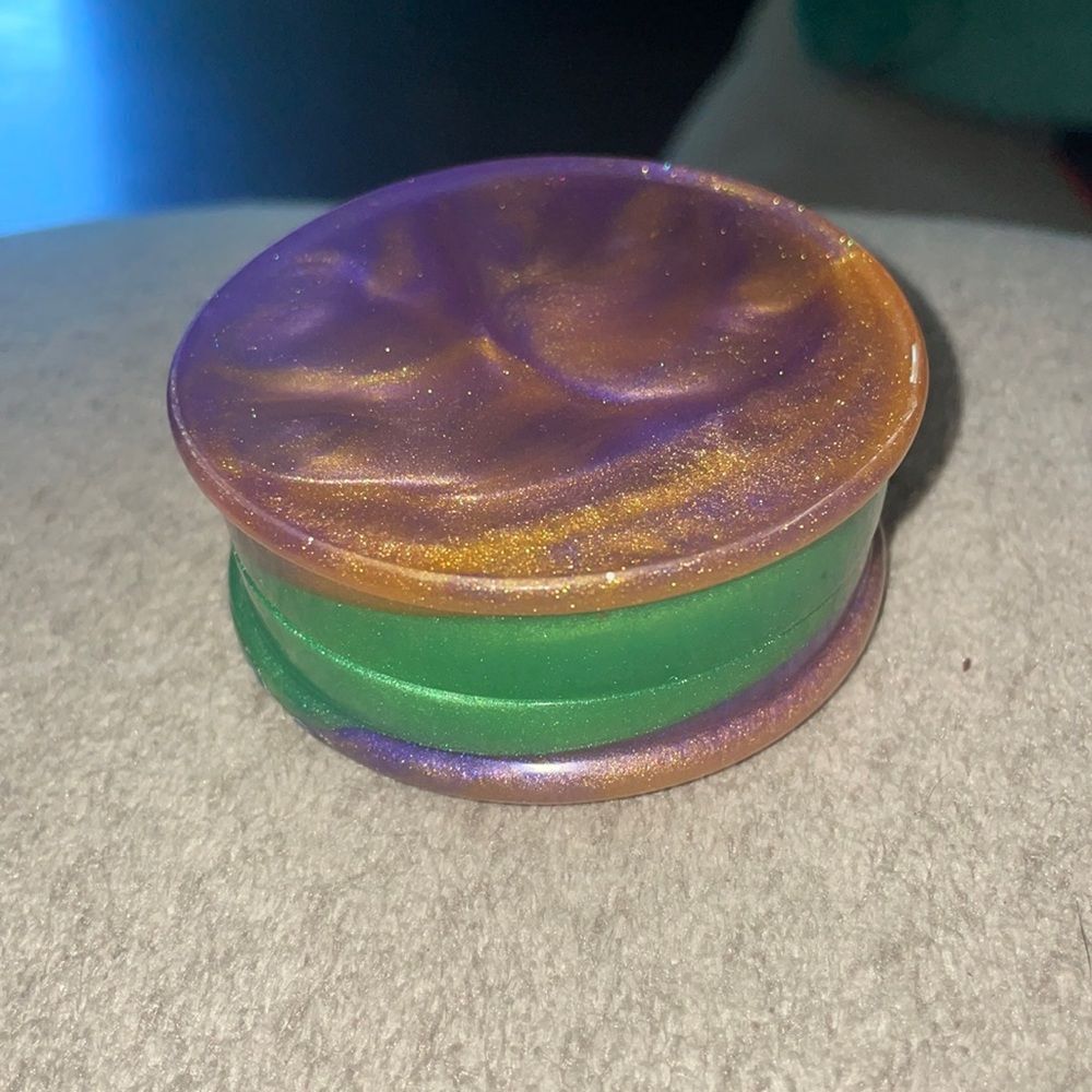 Handmade epoxy resin grinder